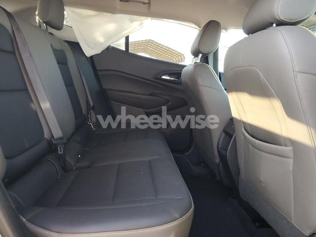 Photo 2 of 2025 CHEVROLET TRAX ACTIV (VIN KL77LKEP5SC037437)