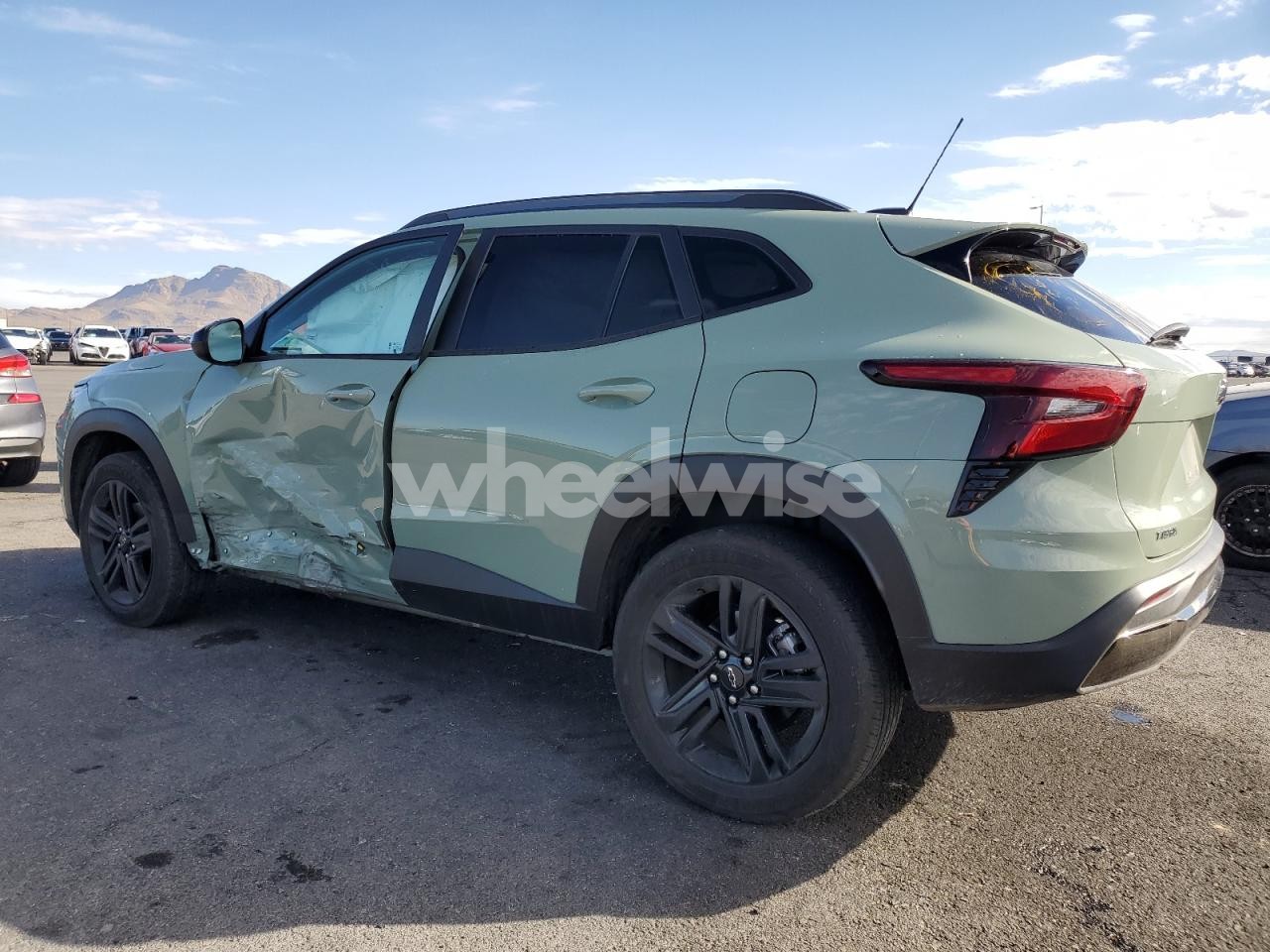 Photo 2 of 2024 CHEVROLET TRAX ACTIV (VIN KL77LKEP7SC018758)