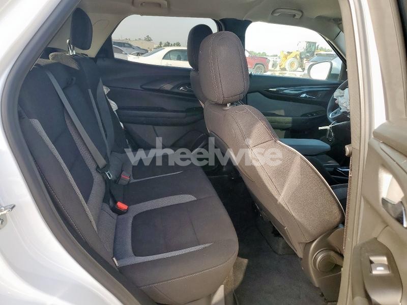 Photo 2 of 2024 CHEVROLET TRAILBLAZER LT (VIN KL79MPS23RB145390)