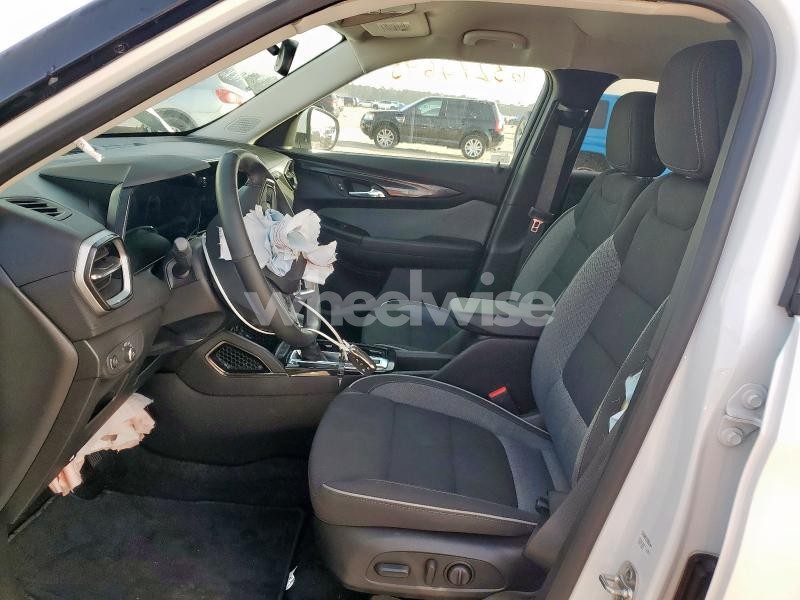 Photo 3 of 2024 CHEVROLET TRAILBLAZER LT (VIN KL79MPS23RB145390)