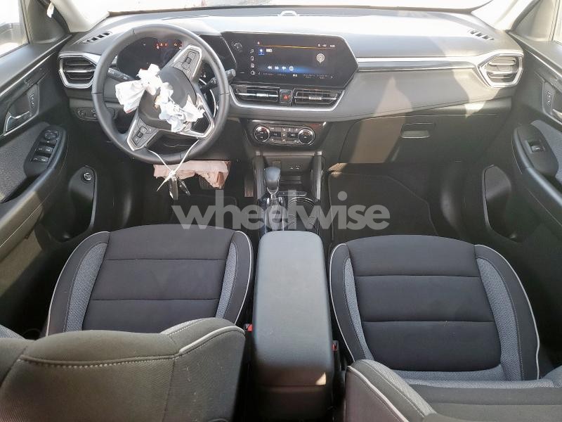 Photo 4 of 2024 CHEVROLET TRAILBLAZER LT (VIN KL79MPS23RB145390)