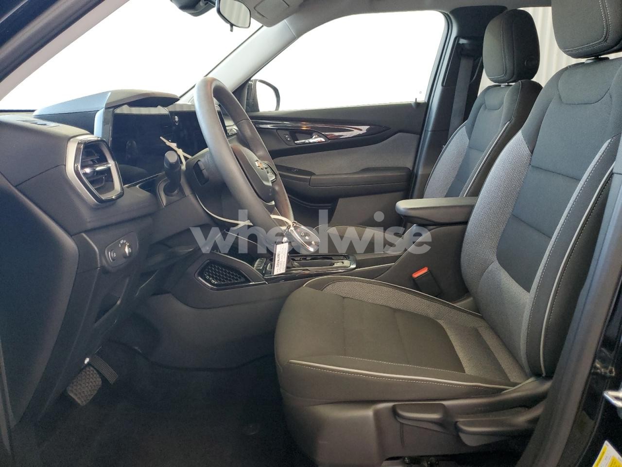 Photo 7 of 2025 CHEVROLET TRAILBLAZER LT (VIN KL79MPSL0SB063891)