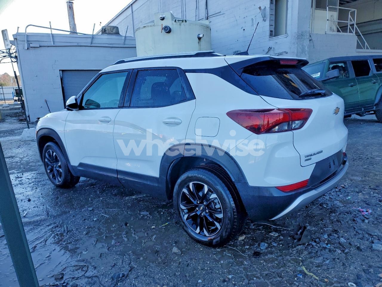 Photo 2 of 2023 CHEVROLET TRAILBLAZER LT (VIN KL79MRSL0PB177098)