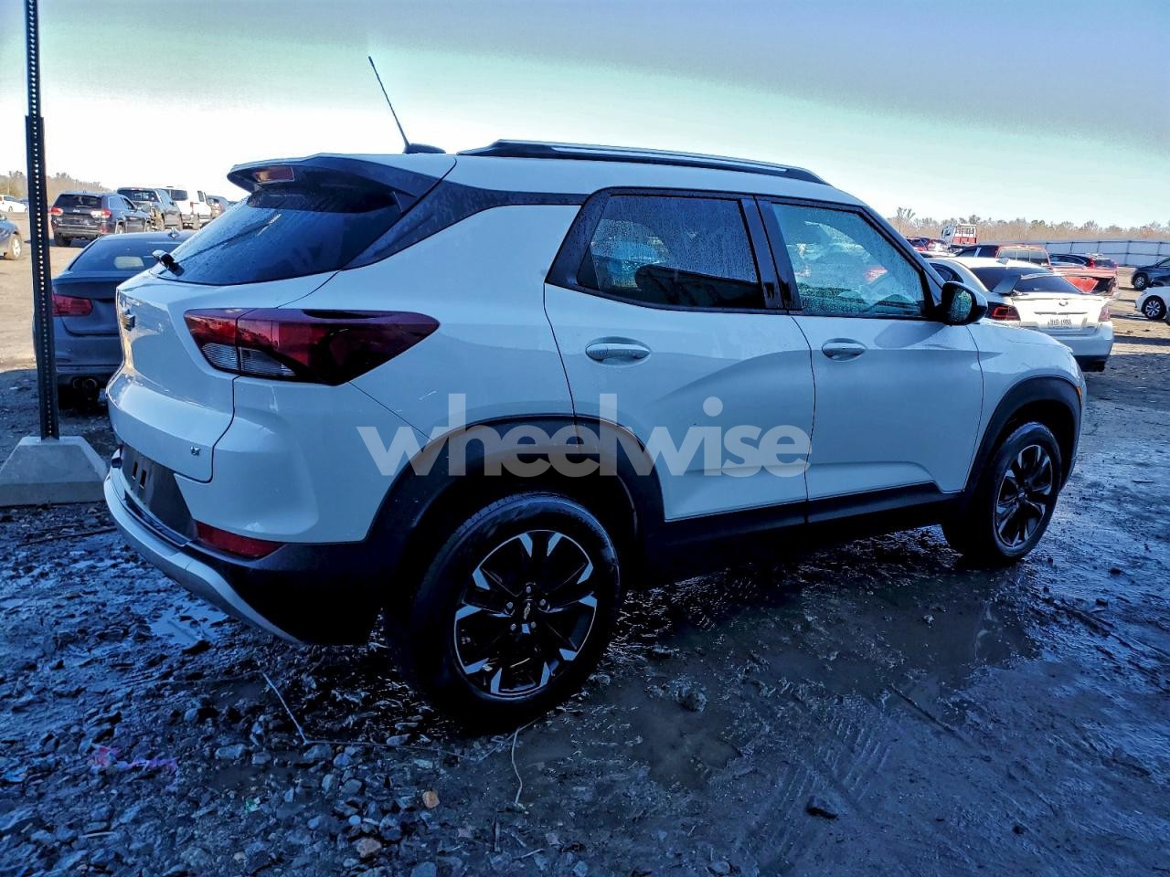 Photo 3 of 2023 CHEVROLET TRAILBLAZER LT (VIN KL79MRSL0PB177098)