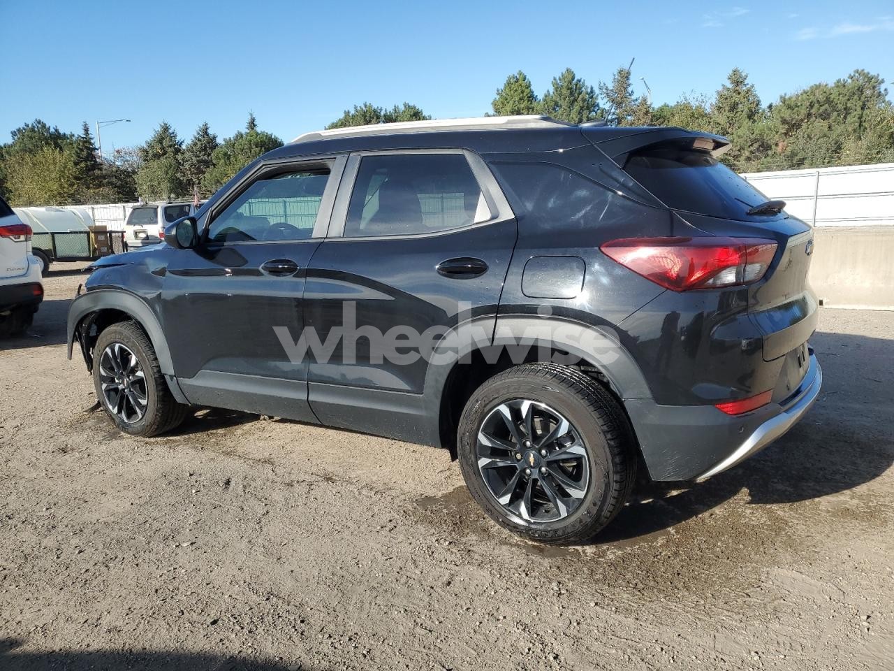 Photo 2 of 2022 CHEVROLET TRAILBLAZER LT (VIN KL79MRSLXNB101451)