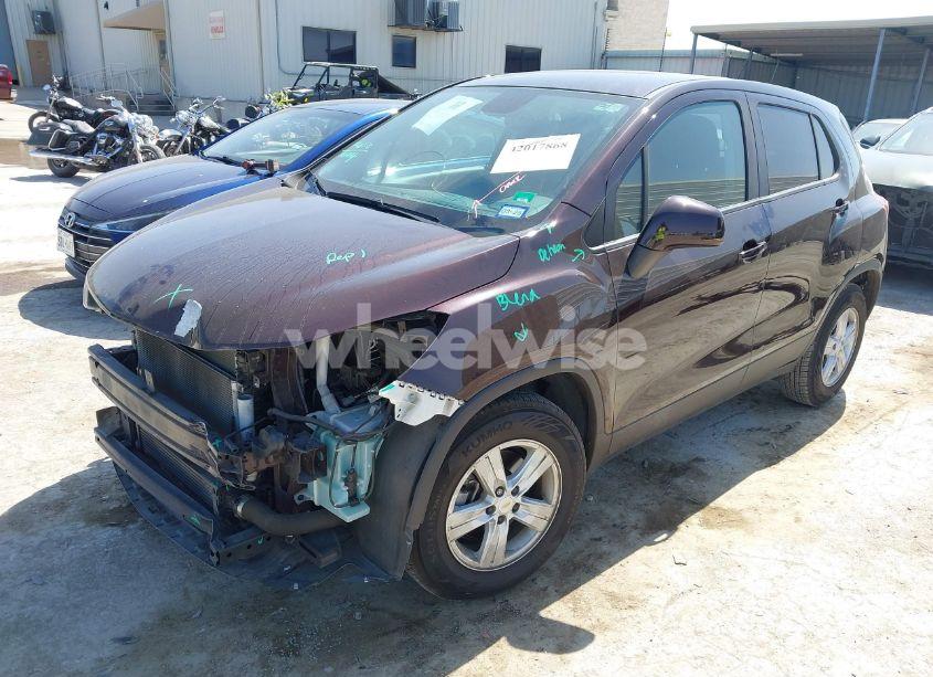 Photo 2 of 2020 Chevrolet Trax FWD LS (VIN KL7CJKSB0LB338704)
