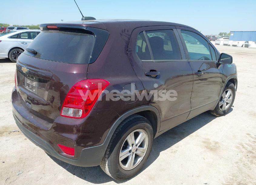 Photo 4 of 2020 Chevrolet Trax FWD LS (VIN KL7CJKSB0LB338704)