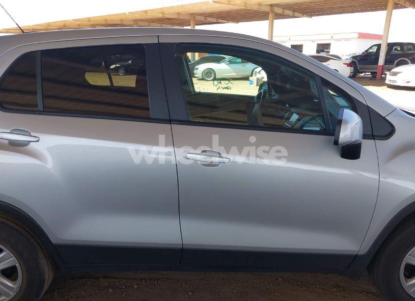 Photo 13 of 2021 Chevrolet Trax FWD LS (VIN KL7CJKSB0MB335660)