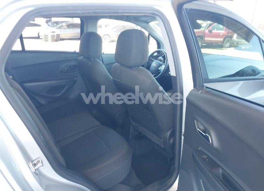 Photo 8 of 2021 Chevrolet Trax FWD LS (VIN KL7CJKSB0MB335660)