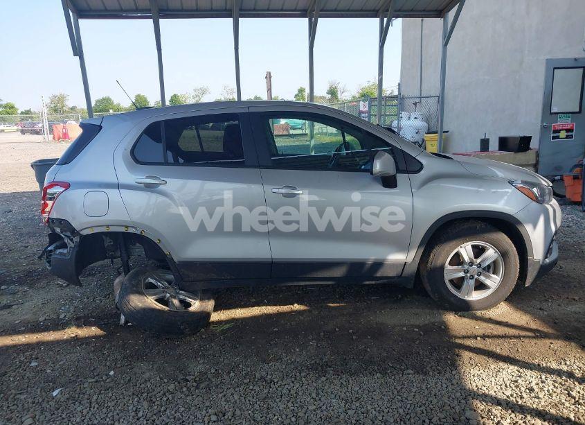 Photo 12 of 2020 Chevrolet Trax FWD LS (VIN KL7CJKSB1LB024737)