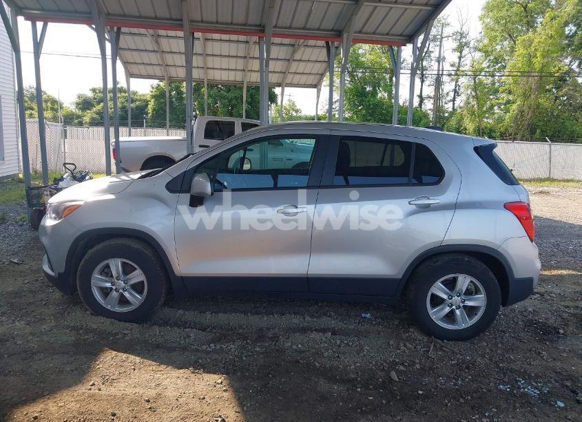 Photo 13 of 2020 Chevrolet Trax FWD LS (VIN KL7CJKSB1LB024737)