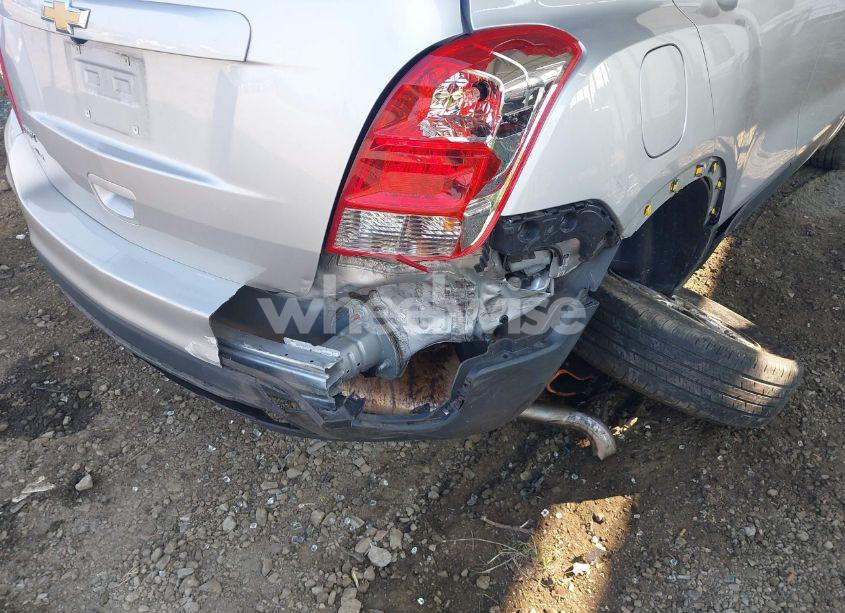 Photo 6 of 2020 Chevrolet Trax FWD LS (VIN KL7CJKSB1LB024737)