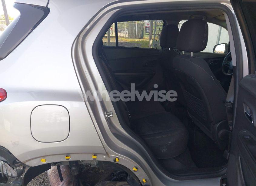 Photo 8 of 2020 Chevrolet Trax FWD LS (VIN KL7CJKSB1LB024737)