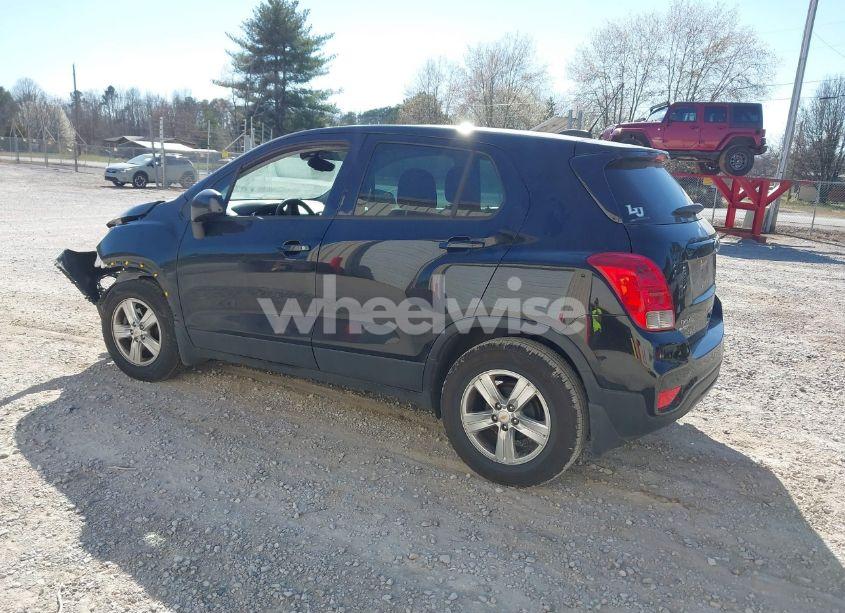 Photo 3 of 2020 Chevrolet Trax FWD LS (VIN KL7CJKSB1LB059214)