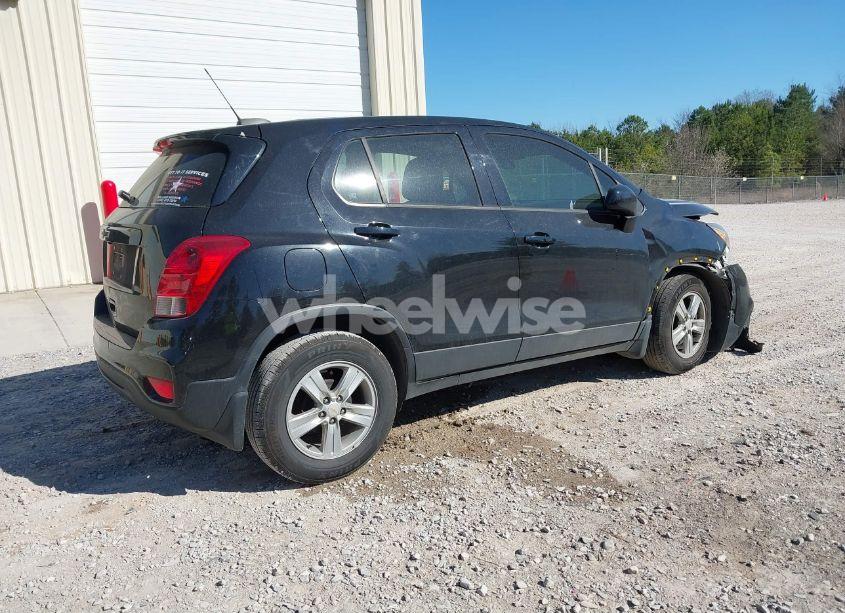 Photo 4 of 2020 Chevrolet Trax FWD LS (VIN KL7CJKSB1LB059214)