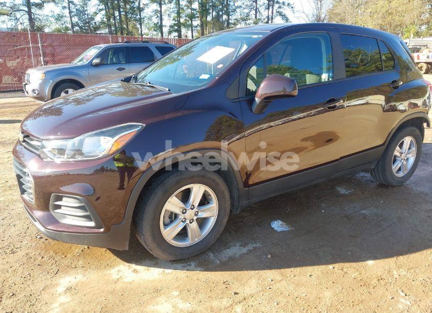 Photo 2 of 2020 Chevrolet Trax FWD LS (VIN KL7CJKSB1LB346150)