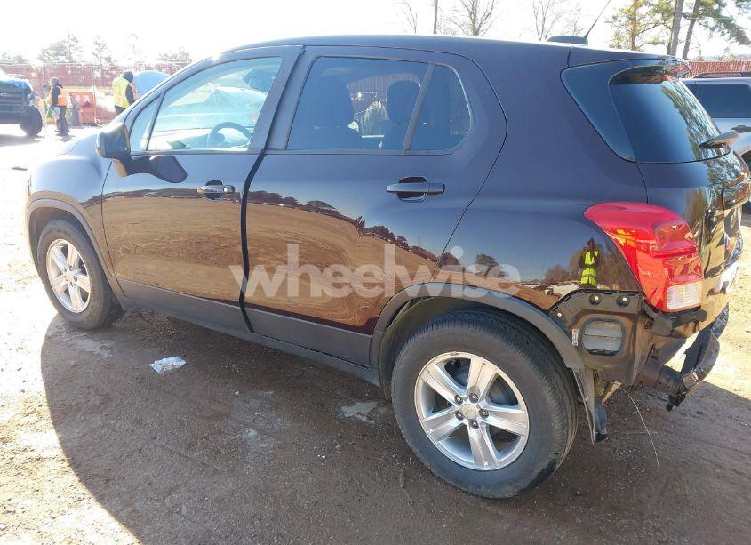 Photo 3 of 2020 Chevrolet Trax FWD LS (VIN KL7CJKSB1LB346150)