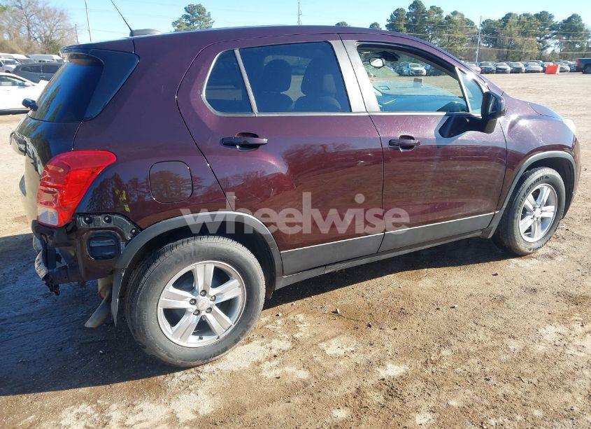 Photo 4 of 2020 Chevrolet Trax FWD LS (VIN KL7CJKSB1LB346150)