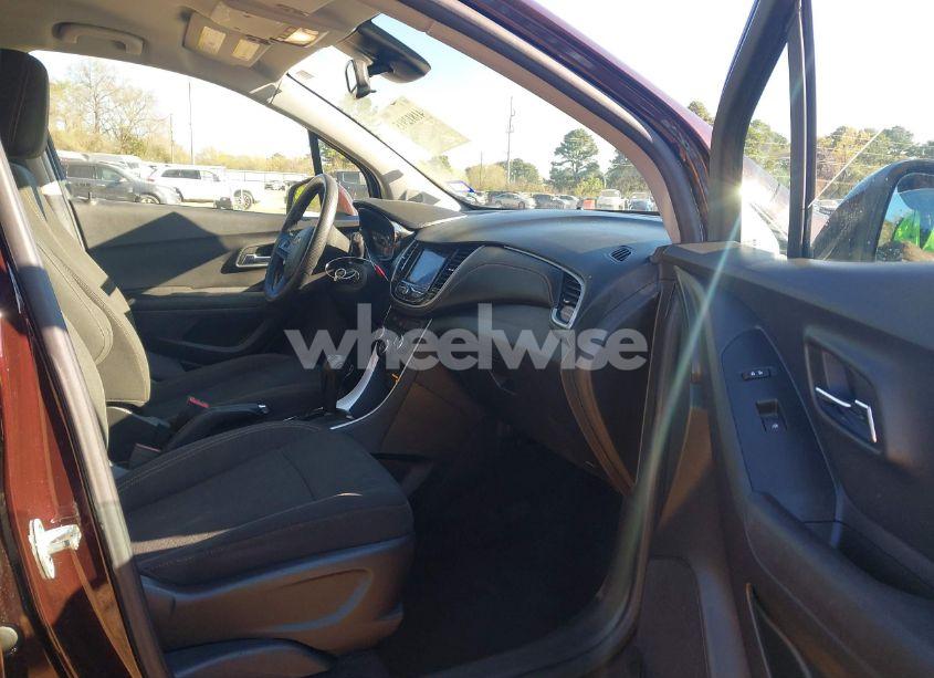 Photo 5 of 2020 Chevrolet Trax FWD LS (VIN KL7CJKSB1LB346150)