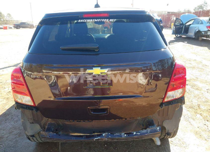 Photo 6 of 2020 Chevrolet Trax FWD LS (VIN KL7CJKSB1LB346150)