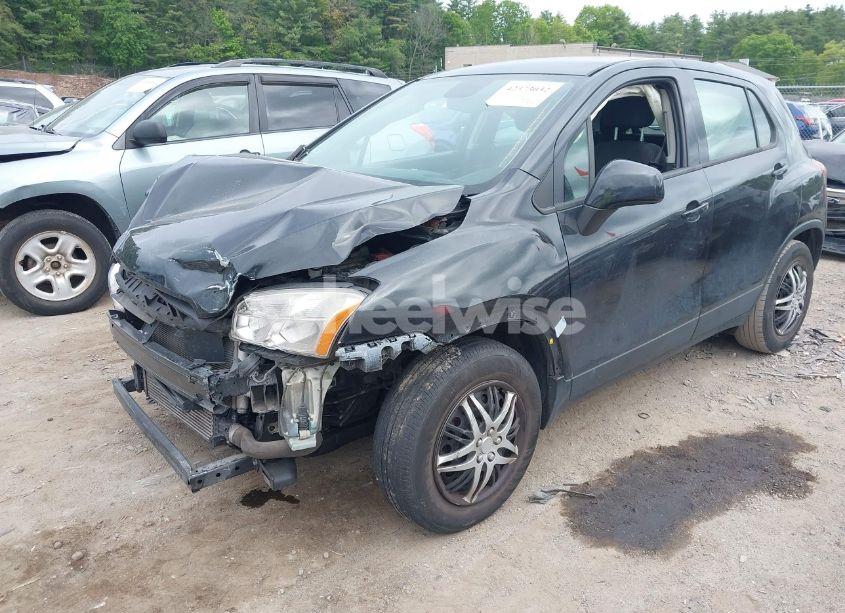 Photo 2 of 2016 Chevrolet Trax 1LS (VIN KL7CJKSB2GB640081)
