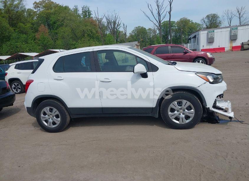 Photo 13 of 2018 Chevrolet Trax LS (VIN KL7CJKSB2JB721766)