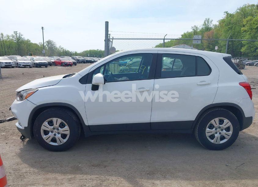 Photo 14 of 2018 Chevrolet Trax LS (VIN KL7CJKSB2JB721766)