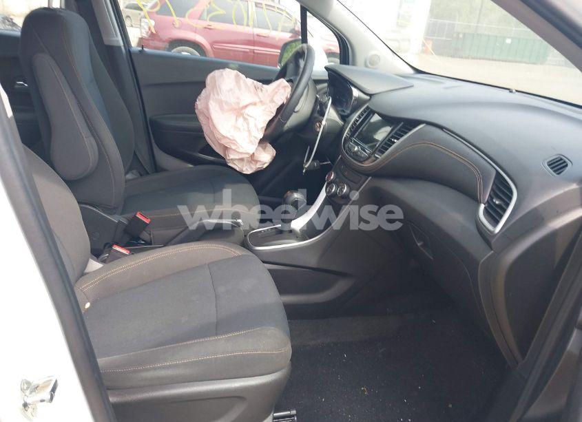 Photo 5 of 2018 Chevrolet Trax LS (VIN KL7CJKSB2JB721766)