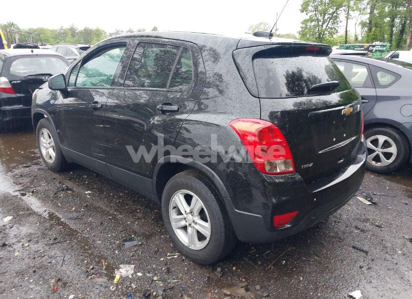 Photo 3 of 2021 Chevrolet Trax FWD LS (VIN KL7CJKSB2MB312199)