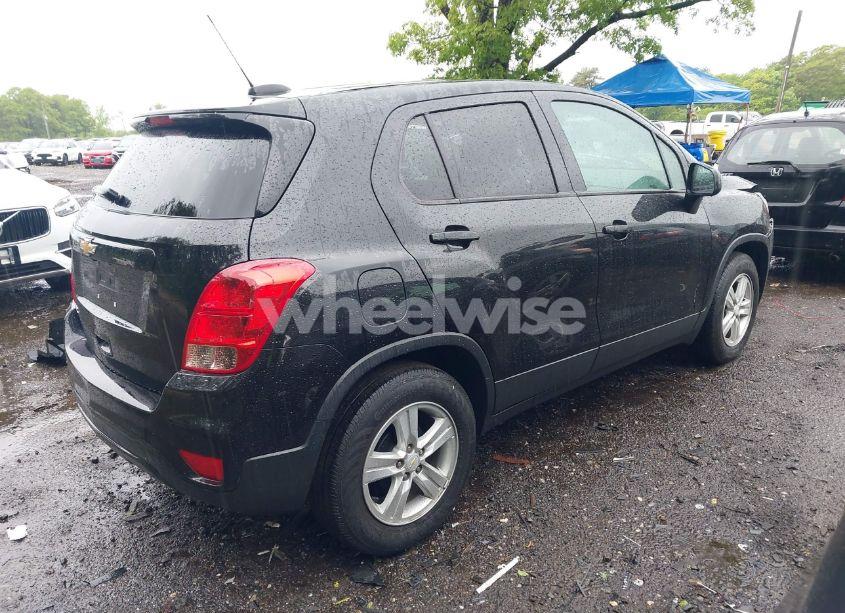 Photo 4 of 2021 Chevrolet Trax FWD LS (VIN KL7CJKSB2MB312199)
