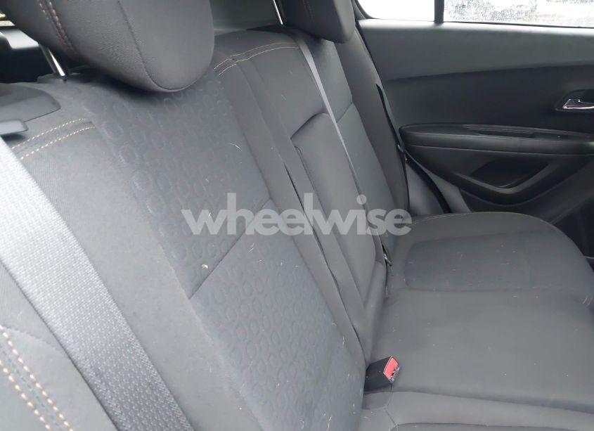 Photo 8 of 2021 Chevrolet Trax FWD LS (VIN KL7CJKSB2MB312199)