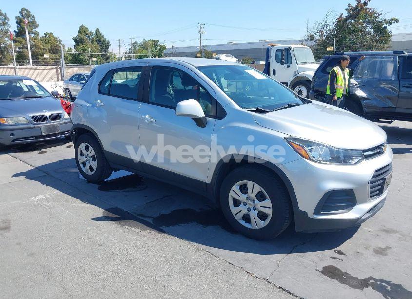 2018 Chevrolet Trax LS (VIN KL7CJKSB3JB541356) main photo