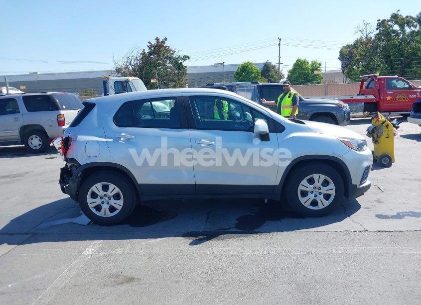 Photo 13 of 2018 Chevrolet Trax LS (VIN KL7CJKSB3JB541356)