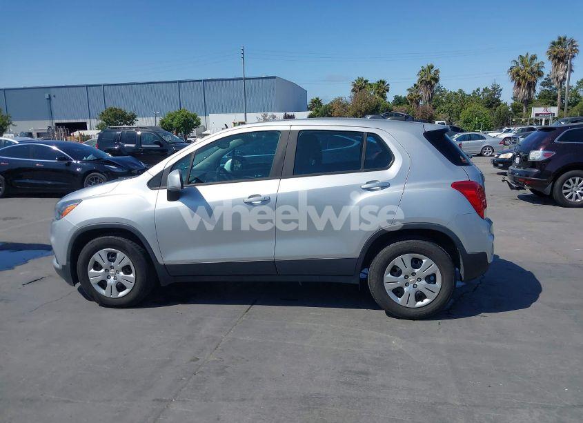 Photo 14 of 2018 Chevrolet Trax LS (VIN KL7CJKSB3JB541356)