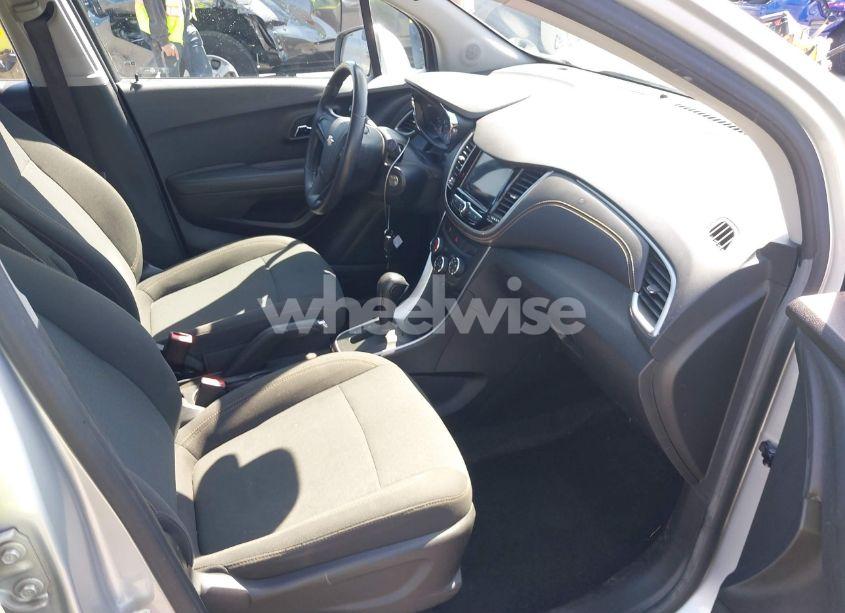 Photo 5 of 2018 Chevrolet Trax LS (VIN KL7CJKSB3JB541356)