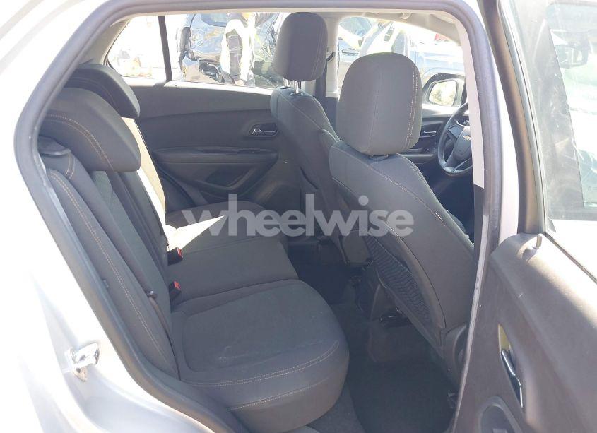 Photo 8 of 2018 Chevrolet Trax LS (VIN KL7CJKSB3JB541356)