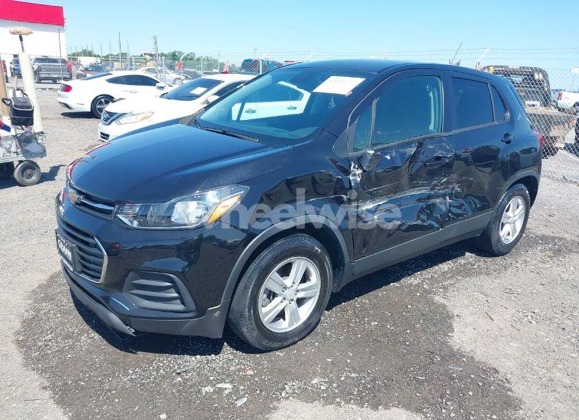 Photo 2 of 2020 Chevrolet Trax FWD LS (VIN KL7CJKSB3LB026277)