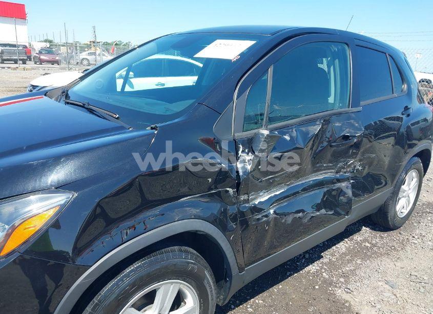 Photo 6 of 2020 Chevrolet Trax FWD LS (VIN KL7CJKSB3LB026277)