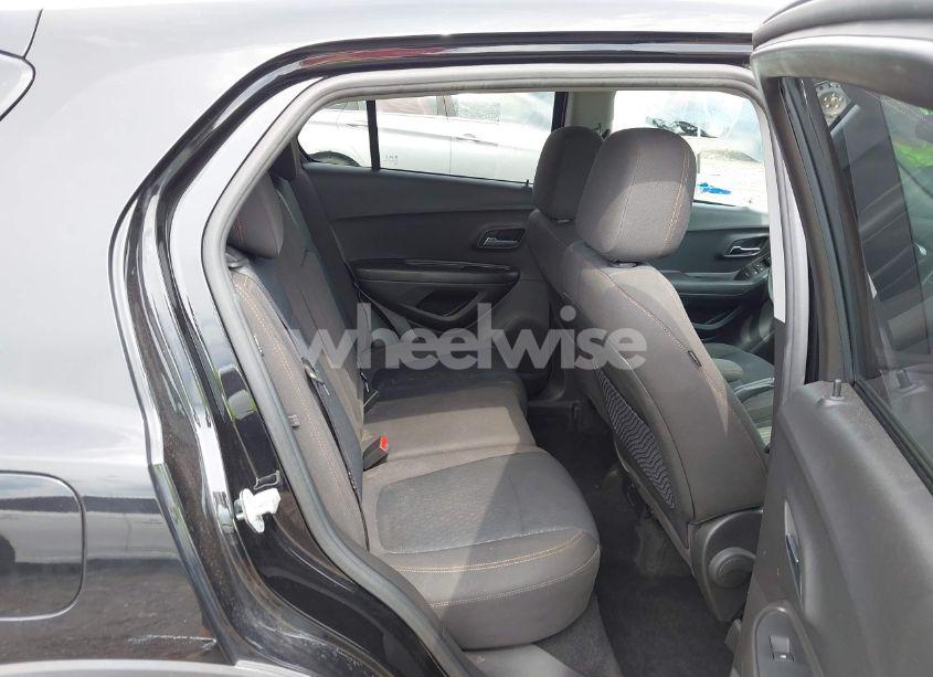 Photo 8 of 2020 Chevrolet Trax FWD LS (VIN KL7CJKSB3LB026277)