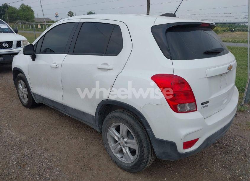 Photo 3 of 2020 Chevrolet Trax FWD LS (VIN KL7CJKSB3LB059411)