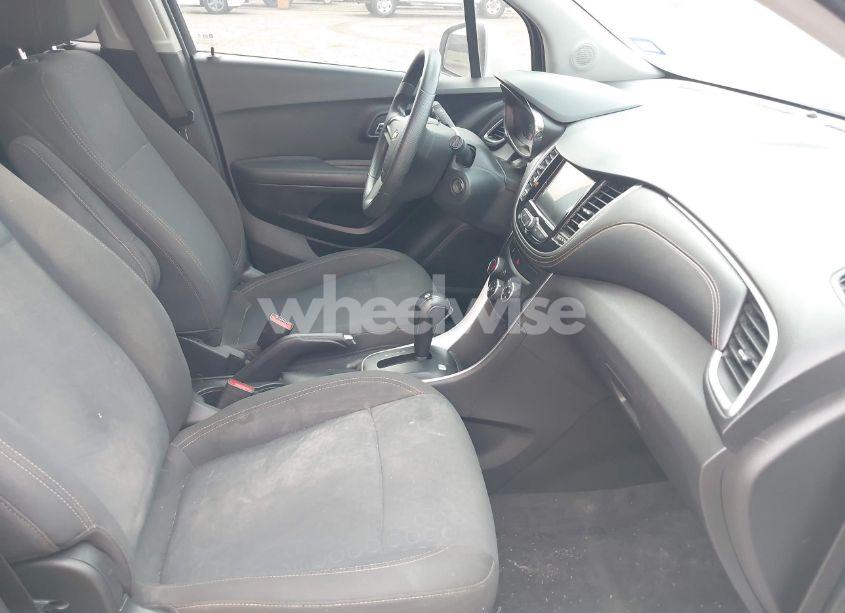 Photo 5 of 2020 Chevrolet Trax FWD LS (VIN KL7CJKSB3LB059411)