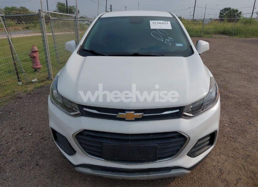 Photo 6 of 2020 Chevrolet Trax FWD LS (VIN KL7CJKSB3LB059411)