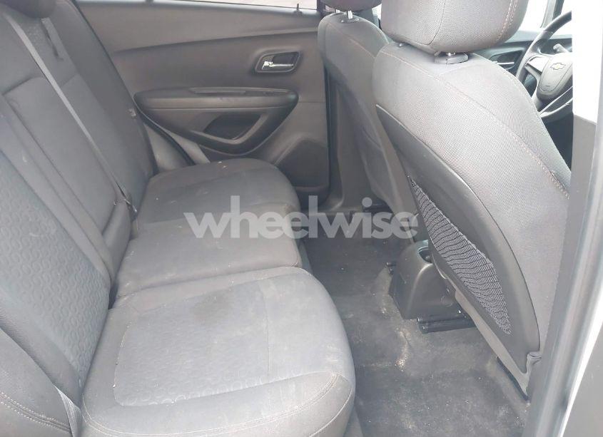 Photo 8 of 2020 Chevrolet Trax FWD LS (VIN KL7CJKSB3LB059411)