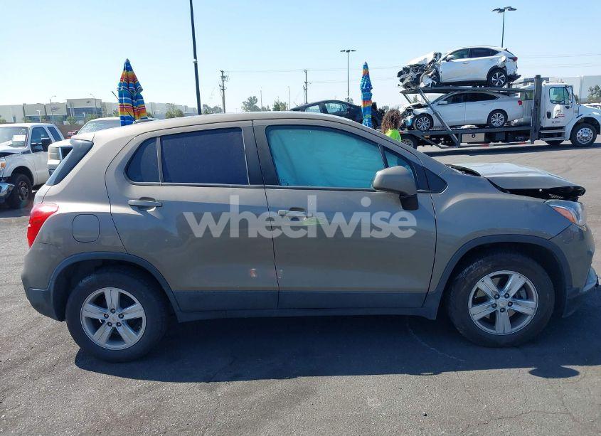 Photo 14 of 2020 Chevrolet Trax FWD LS (VIN KL7CJKSB3LB353522)