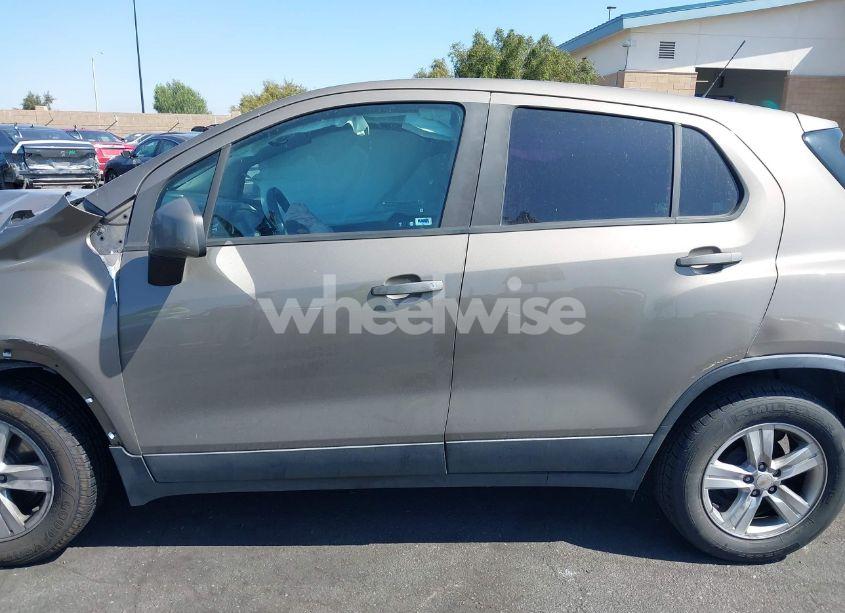 Photo 15 of 2020 Chevrolet Trax FWD LS (VIN KL7CJKSB3LB353522)