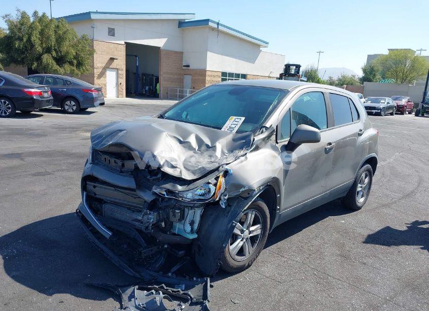 Photo 2 of 2020 Chevrolet Trax FWD LS (VIN KL7CJKSB3LB353522)