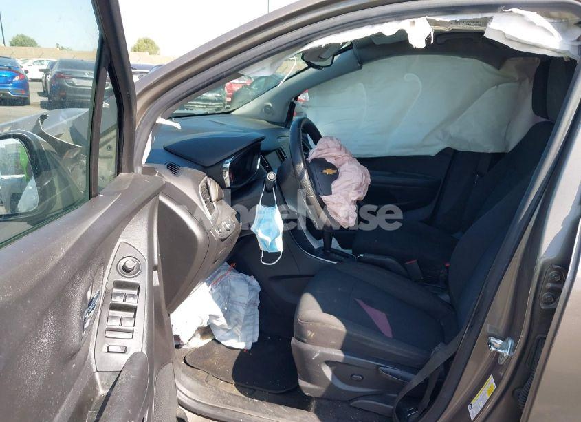 Photo 5 of 2020 Chevrolet Trax FWD LS (VIN KL7CJKSB3LB353522)