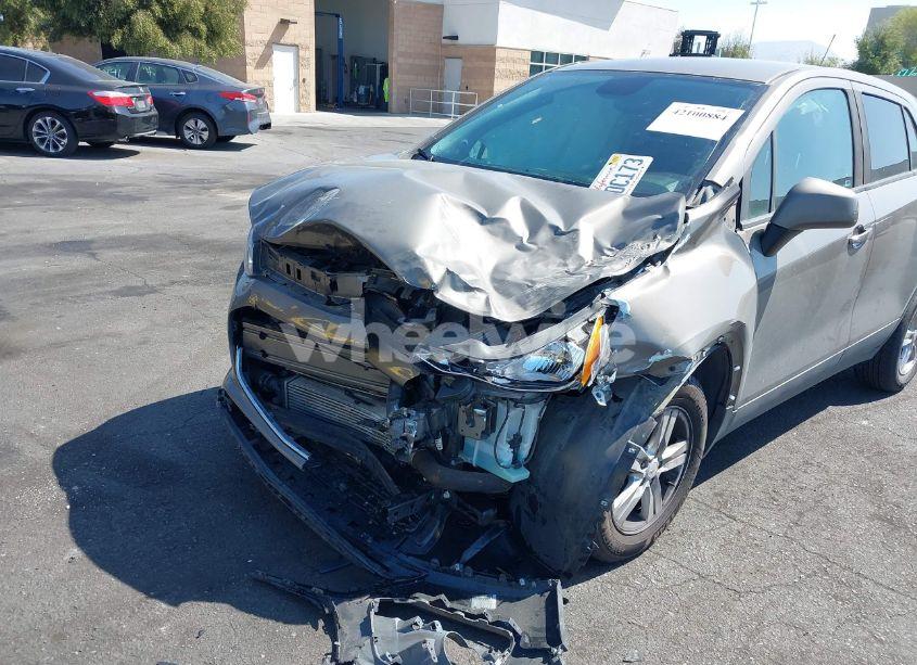 Photo 6 of 2020 Chevrolet Trax FWD LS (VIN KL7CJKSB3LB353522)