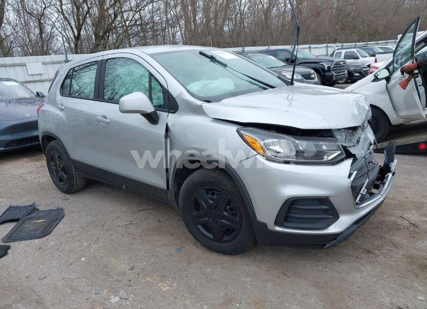 2017 Chevrolet Trax LS (VIN KL7CJKSB4HB183582) main photo