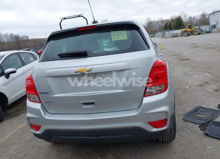 Photo 16 of 2017 Chevrolet Trax LS (VIN KL7CJKSB4HB183582)